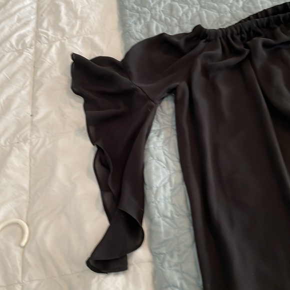 Krista black top with flutter sleeves and WT size large - Picture 2 of 9